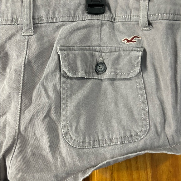 HOLLISTER | Light Gray Denim Shorts - Picture 4 of 5